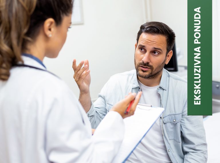 Muškarac na konsultacijama sa lekarom tokom preventivnog pregleda u MedicRada by Zepter.